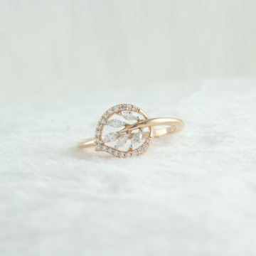 Diamond Leaf Motif Ring